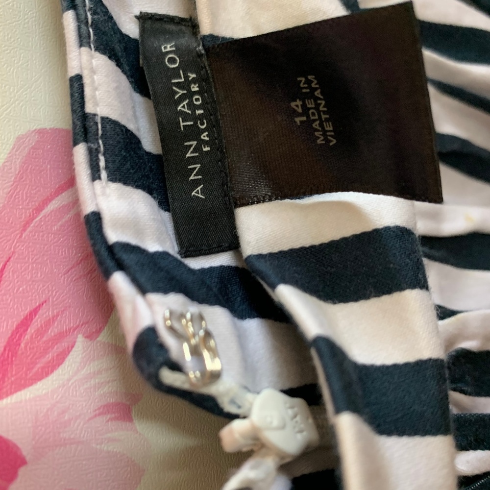 Ann Taylor pinstripe midi skirt with pockets! - Picture 3 of 3